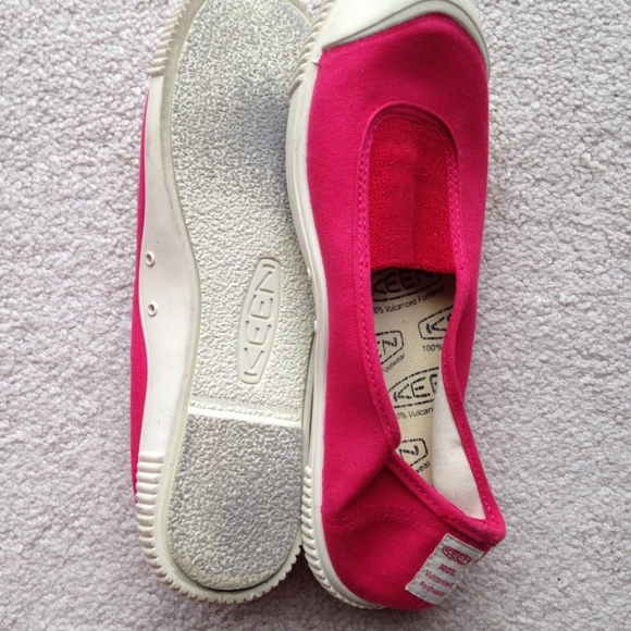 Keen Canvas Slip ons- Like New - Picture 4 of 6